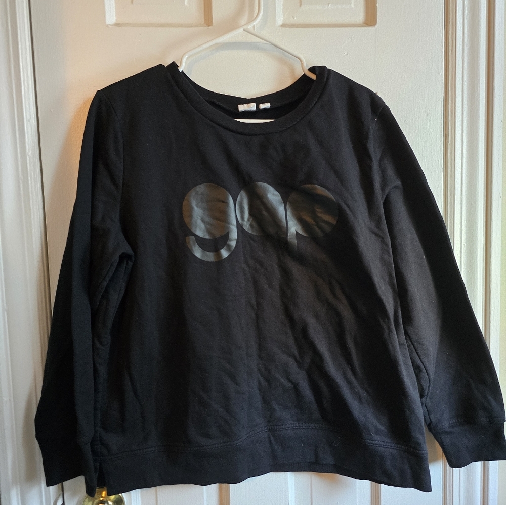 GAP Black Sweat Shirt